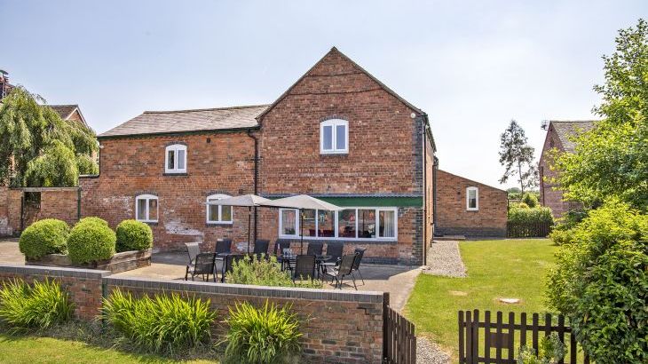 James's Parlour with exclusive use of shared Indoor Swimming Pool, Sports Court & Play Area, sleeps  12,  Photo 1