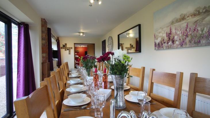 Buttercups & Hayloft Sleeps & Dines 16 with Pool, Sports Court & Play Area, sleeps  16,  Photo 6