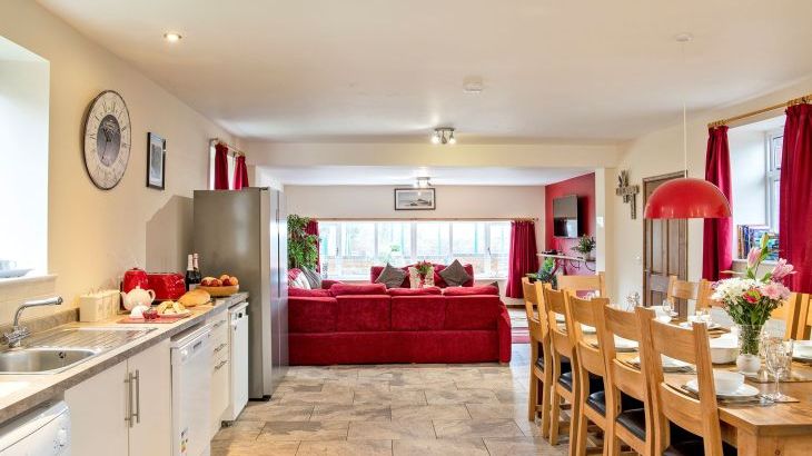 James's Parlour with exclusive use of shared Indoor Swimming Pool, Sports Court & Play Area, sleeps  12,  Photo 7