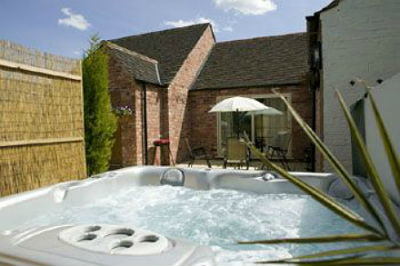 Cottage with private hot tub