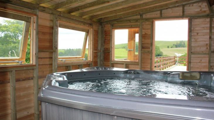 Romantic Cabin Haf with all weather Hot Tub - Photo 3