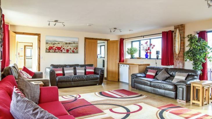 Buttercups Haybarn 5 Star Cottage with Indoor Pool, Sports Court & Toddler Play Area - Photo 11