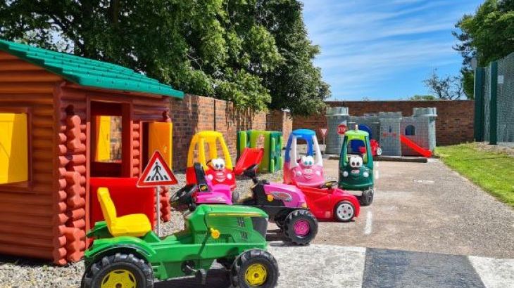 William's Hayloft with Swimming Pool, Sports Court & Toddler Play Area - Photo 4