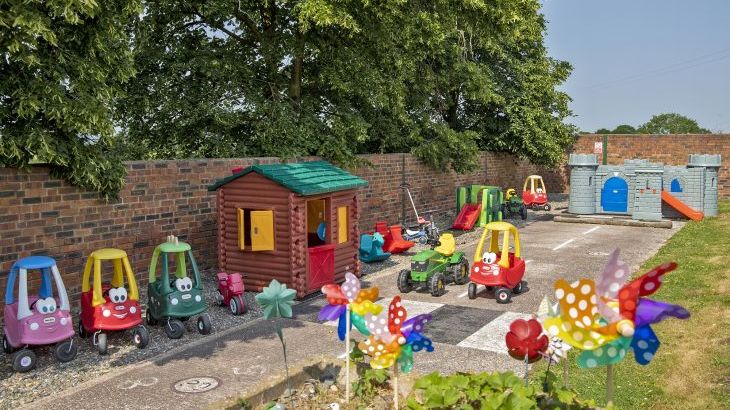 James's Parlour with exclusive use of shared Indoor Swimming Pool, Sports Court & Play Area - Photo 16