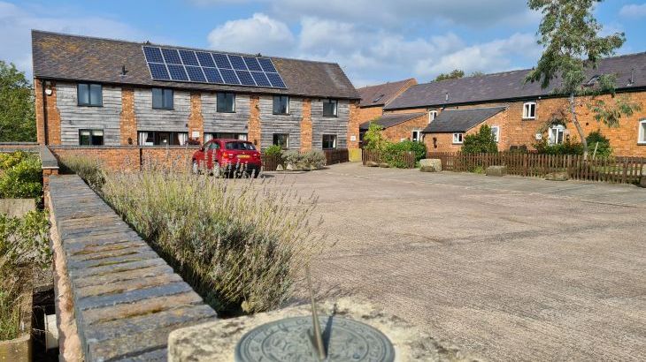 Buttercups & Hayloft Sleeps & Dines 16 with Pool, Sports Court & Play Area - Photo 34