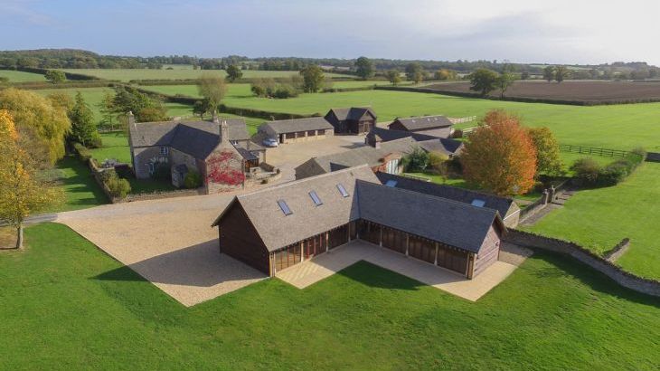 The Cotswold Manor Hall, Exclusive Hot-Tub, Games/Event Barns, 70 acres of Parkland - Photo 6