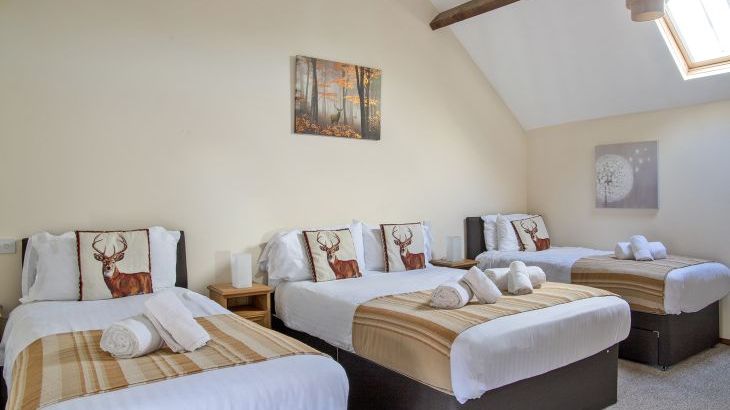 James's Parlour with exclusive use of shared Indoor Swimming Pool, Sports Court & Play Area - Photo 12