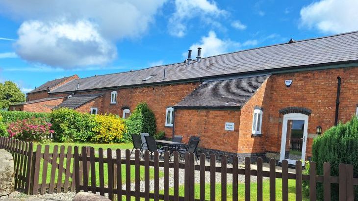 William's Hayloft with Swimming Pool, Sports Court & Toddler Play Area - Main Photo