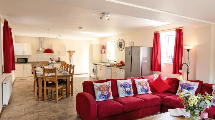 James's Parlour with exclusive use of shared Indoor Swimming Pool, Sports Court & Play Area - Photo 34