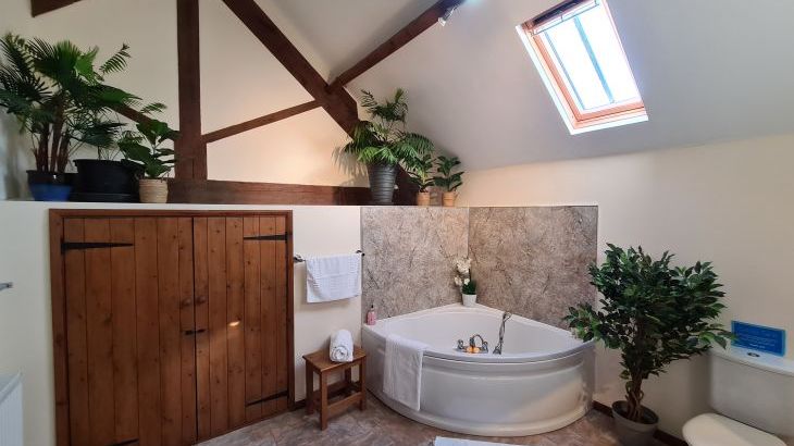 James's Parlour with exclusive use of shared Indoor Swimming Pool, Sports Court & Play Area - Photo 38