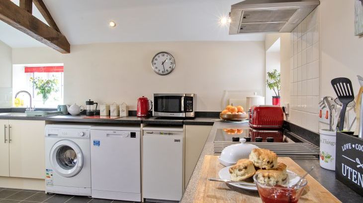 Oliver's Mill with shared Indoor Pool, Sports Court & Play Area - Photo 4