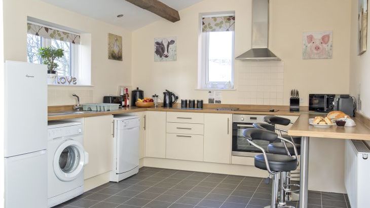 Emma's Dairy - With Indoor Pool, Sports Area & Under 5yrs play area included - Photo 8