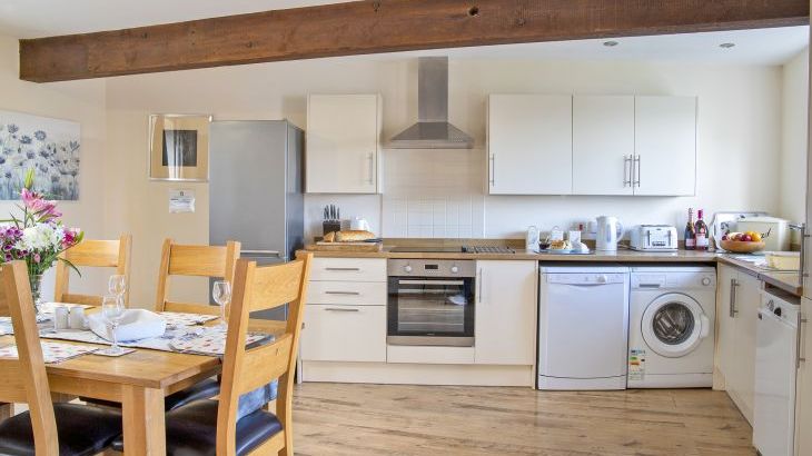 Buttercups & Hayloft Sleeps & Dines 16 with Pool, Sports Court & Play Area - Photo 22