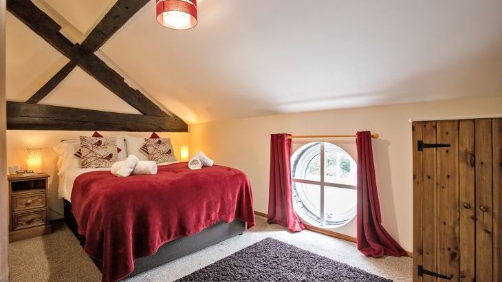 Buttercups & Hayloft Sleeps & Dines 16 with Pool, Sports Court & Play Area - Photo 27