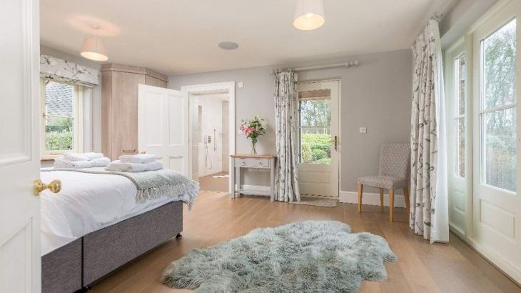 Sleeps 10+1, 5* High Spec, Luxury, House with free WiFi,private driveway, games room, amazing garden and Sonos System and downstairs bedroom and bathroom - Photo 14