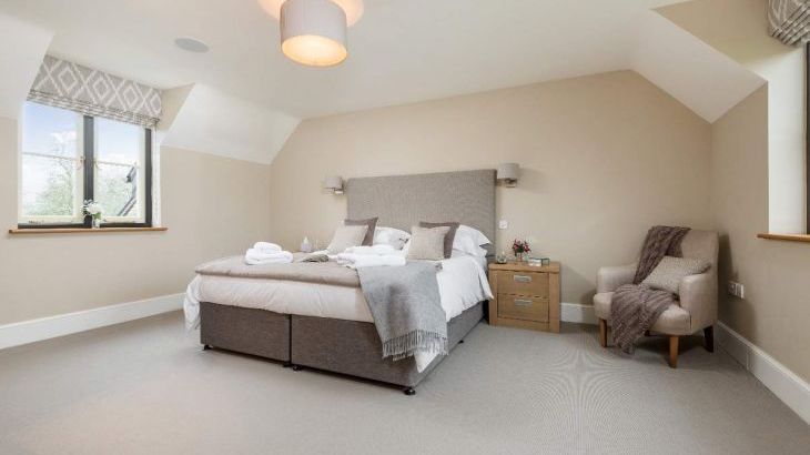 Sleeps 10+1, 5* High Spec, Luxury, House with free WiFi,private driveway, games room, amazing garden and Sonos System and downstairs bedroom and bathroom - Photo 1