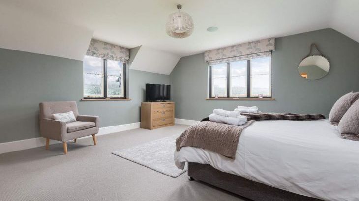 Sleeps 10+1, 5* High Spec, Luxury, House with free WiFi,private driveway, games room, amazing garden and Sonos System and downstairs bedroom and bathroom - Photo 2