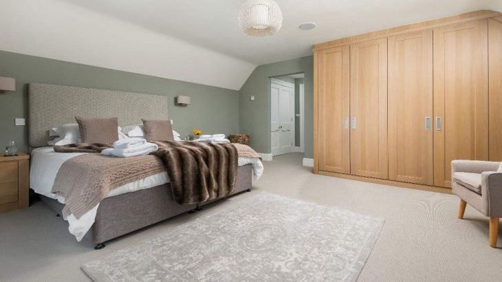Sleeps 10+1, 5* High Spec, Luxury, House with free WiFi,private driveway, games room, amazing garden and Sonos System and downstairs bedroom and bathroom - Photo 7