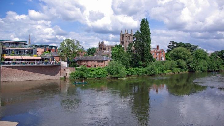 Sleeps 10, Gold Award Winning House, M1 rated, ideal for all generations with downstairs bedroom and wet room - Photo 44