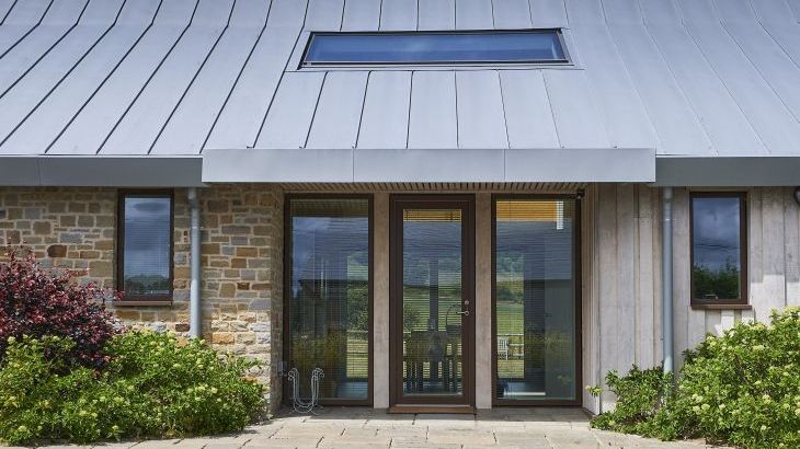 Sleeps 10, Gold Award Winning House, M1 rated, ideal for all generations with downstairs bedroom and wet room - Photo 47