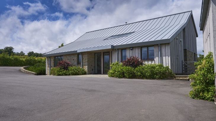 Sleeps 10, Gold Award Winning House, M1 rated, ideal for all generations with downstairs bedroom and wet room - Photo 49