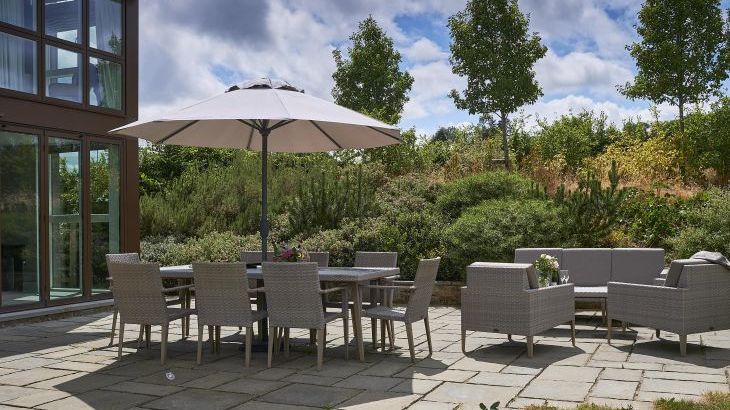 Sleeps 10, Gold Award Winning House, M1 rated, ideal for all generations with downstairs bedroom and wet room - Photo 53