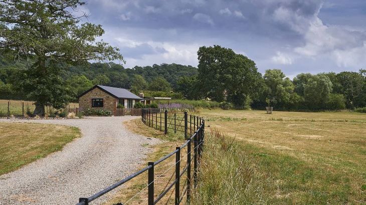Field Barn sleeps 2, with a private Steam Room and AirCon! - Photo 25