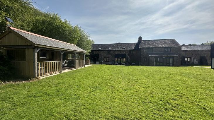 Duvale Barn - Photo 1