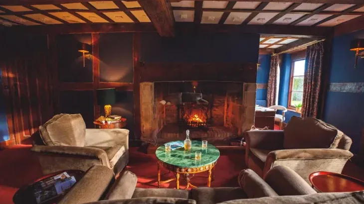 Bowley Hall - Photo 3