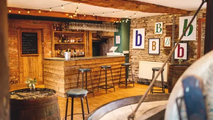 Bowley Hall - Photo 6