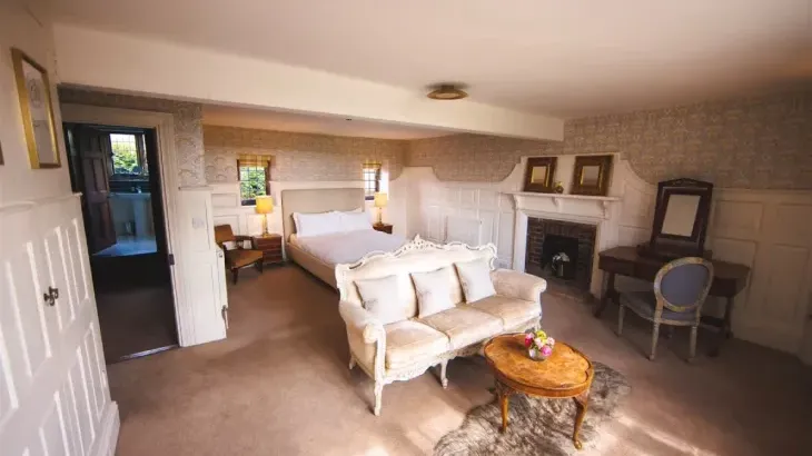 Bowley Hall - Photo 13