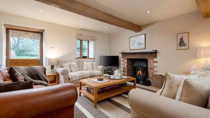 Sleeps 7+1, 5* lovely, clean Cottage with shared games room and lovely garden - Photo 11