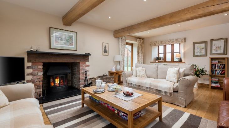 Sleeps 7+1, 5* lovely, clean Cottage with shared games room and lovely garden - Main Photo