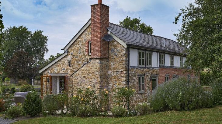 Sleeps 7+1, 5* Gold, Lovely clean Cottage in rural location with shared games room  - Photo 28