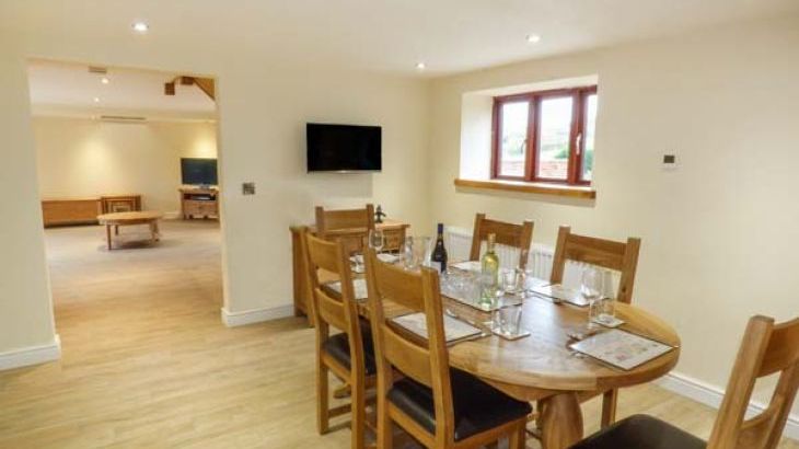 Manor Barn - Photo 6