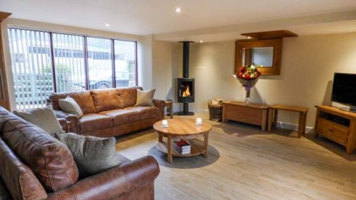 Manor Barn - Photo 2