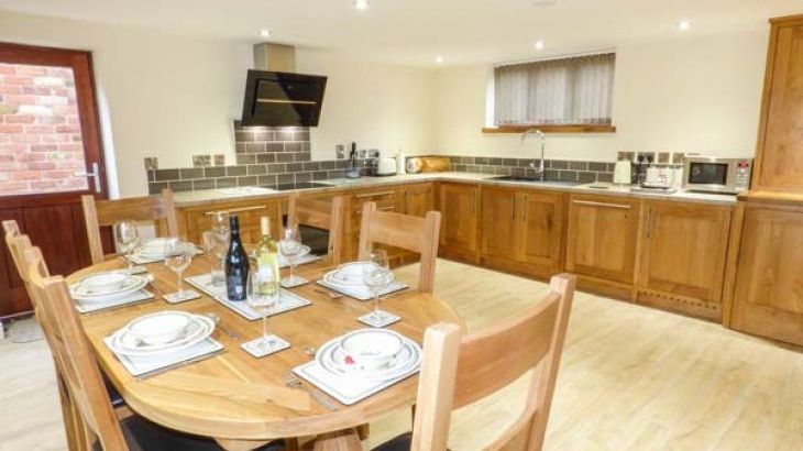 Manor Barn - Photo 5