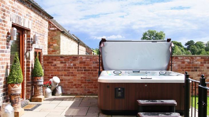 Manor Barn - Photo 1