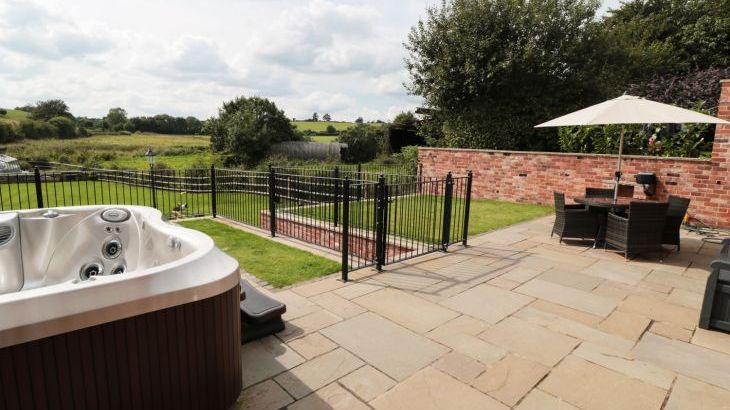 Manor Barn - Photo 11