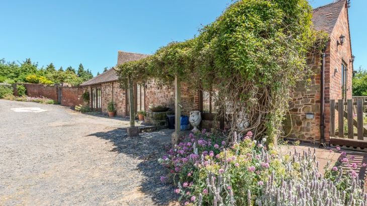 Garden Barn - Main Photo