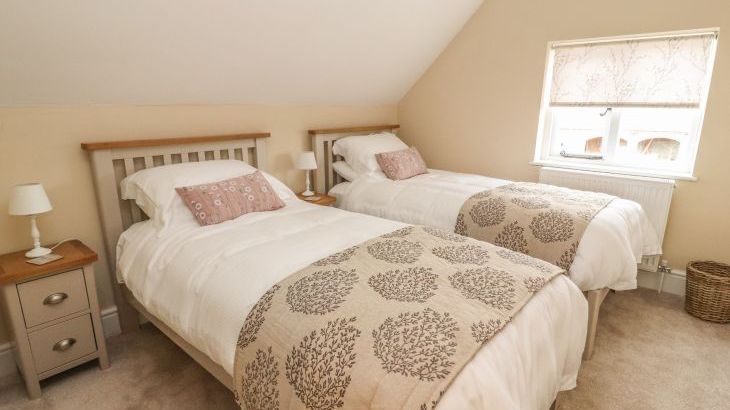 Rhandregynwen Hall - Photo 16