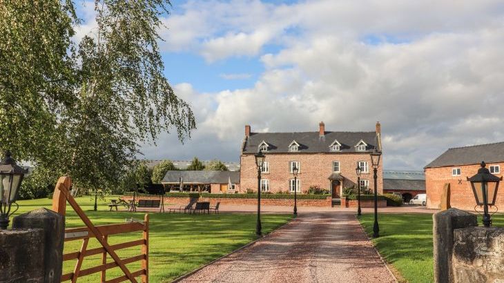 Rhandregynwen Hall - Main Photo