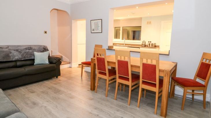 Lincoln House - Photo 5