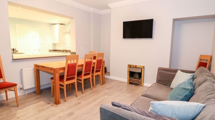 Lincoln House - Photo 3