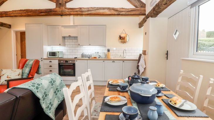 Cut Moch, Plas Moelfre Hall Barns - Photo 2