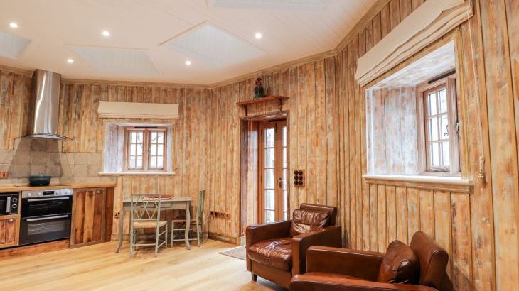 The Hen House - Photo 2