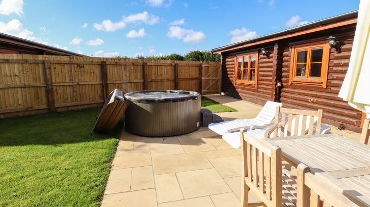 Pine Lodge - Photo 1