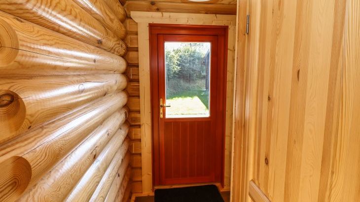 Pine Lodge - Photo 2