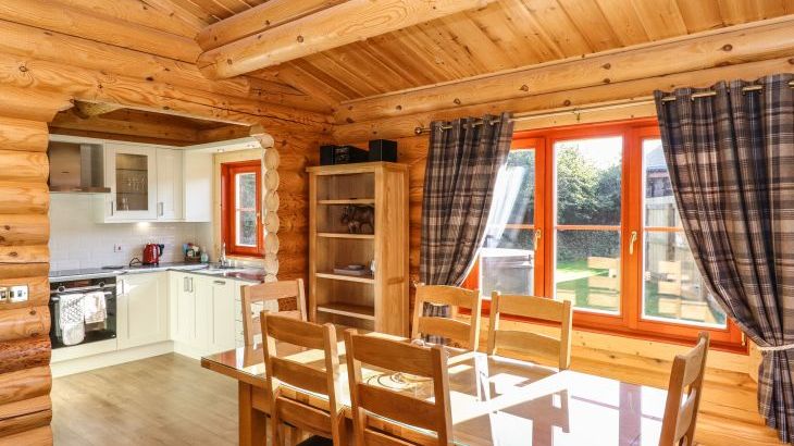 Pine Lodge - Photo 8