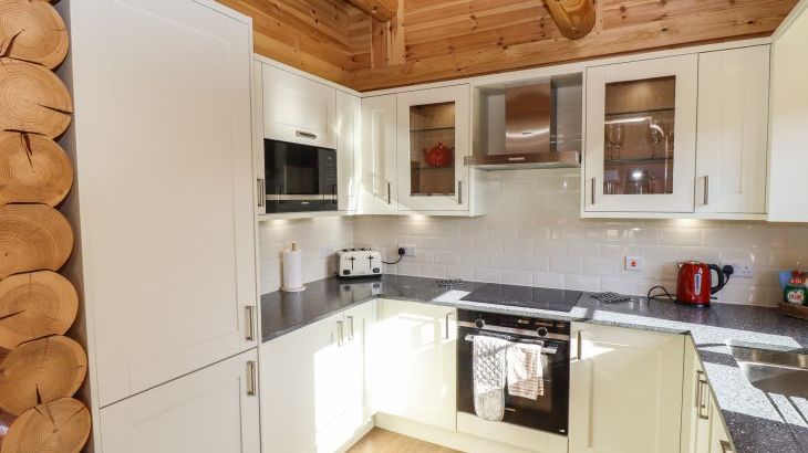 Pine Lodge - Photo 9